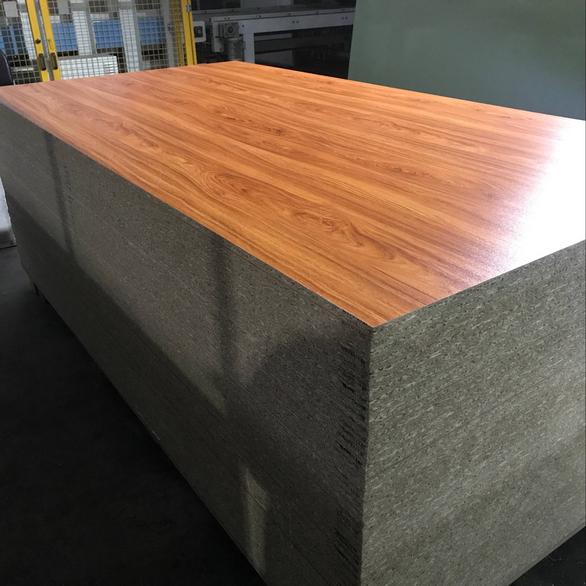 High Quality Melamine Faced Chipboard /Flakeboard/Particle Board For Furniture