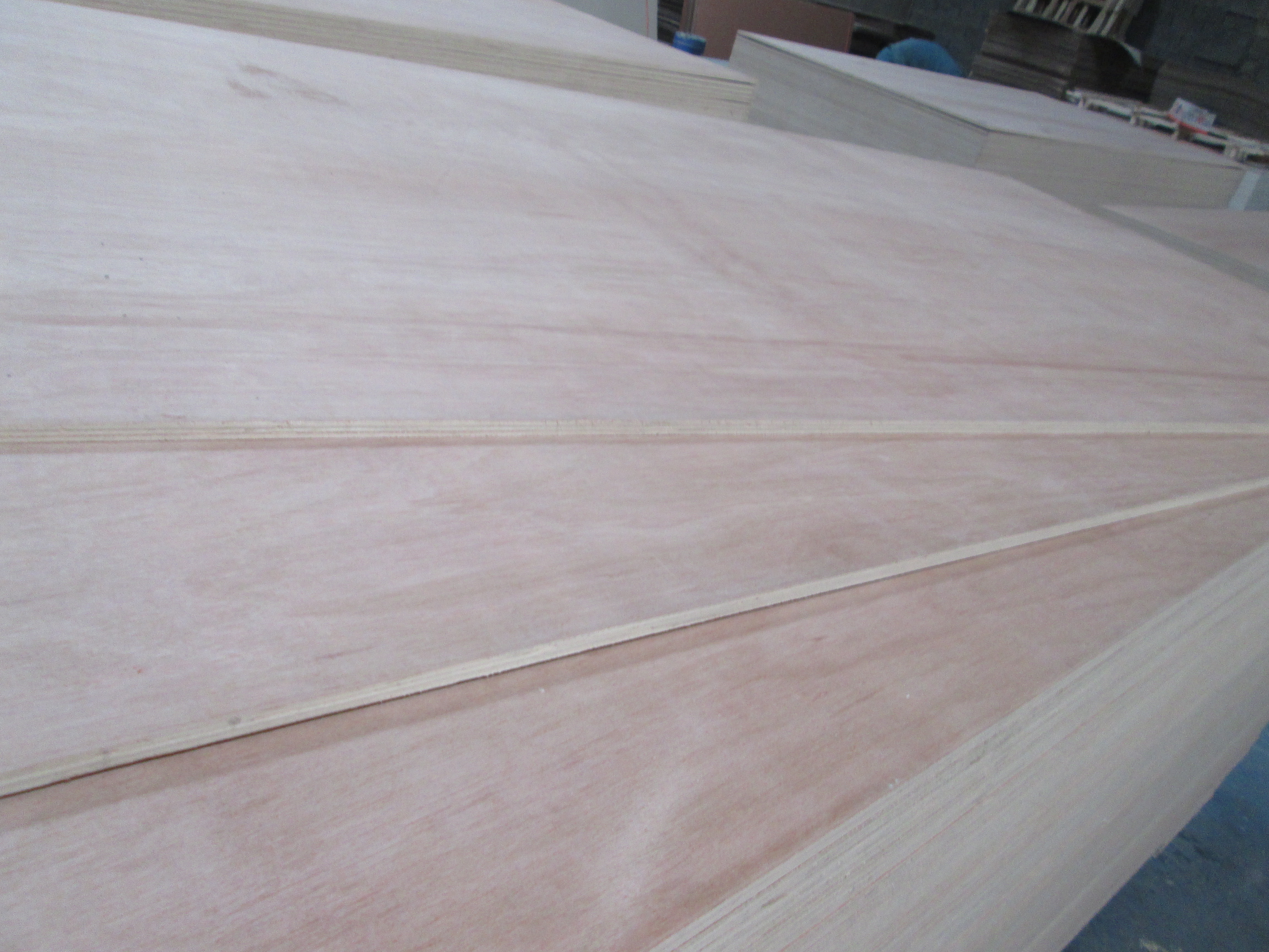 Pencil Cedar/Okoume/Bintangor Veneer Poplar Core Commercial Plywood for Furniture Usage