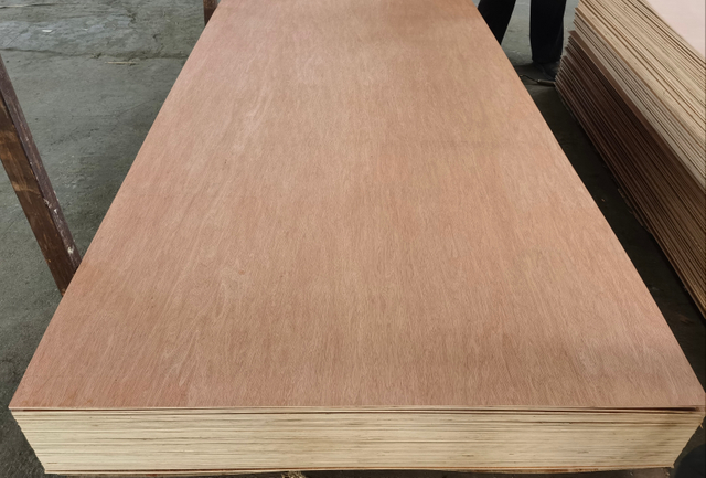 Furniture Grade Plywood Bintangor Red Pencil Cedar Sapele Okoume Veneer Commercial Plywood For Building Material