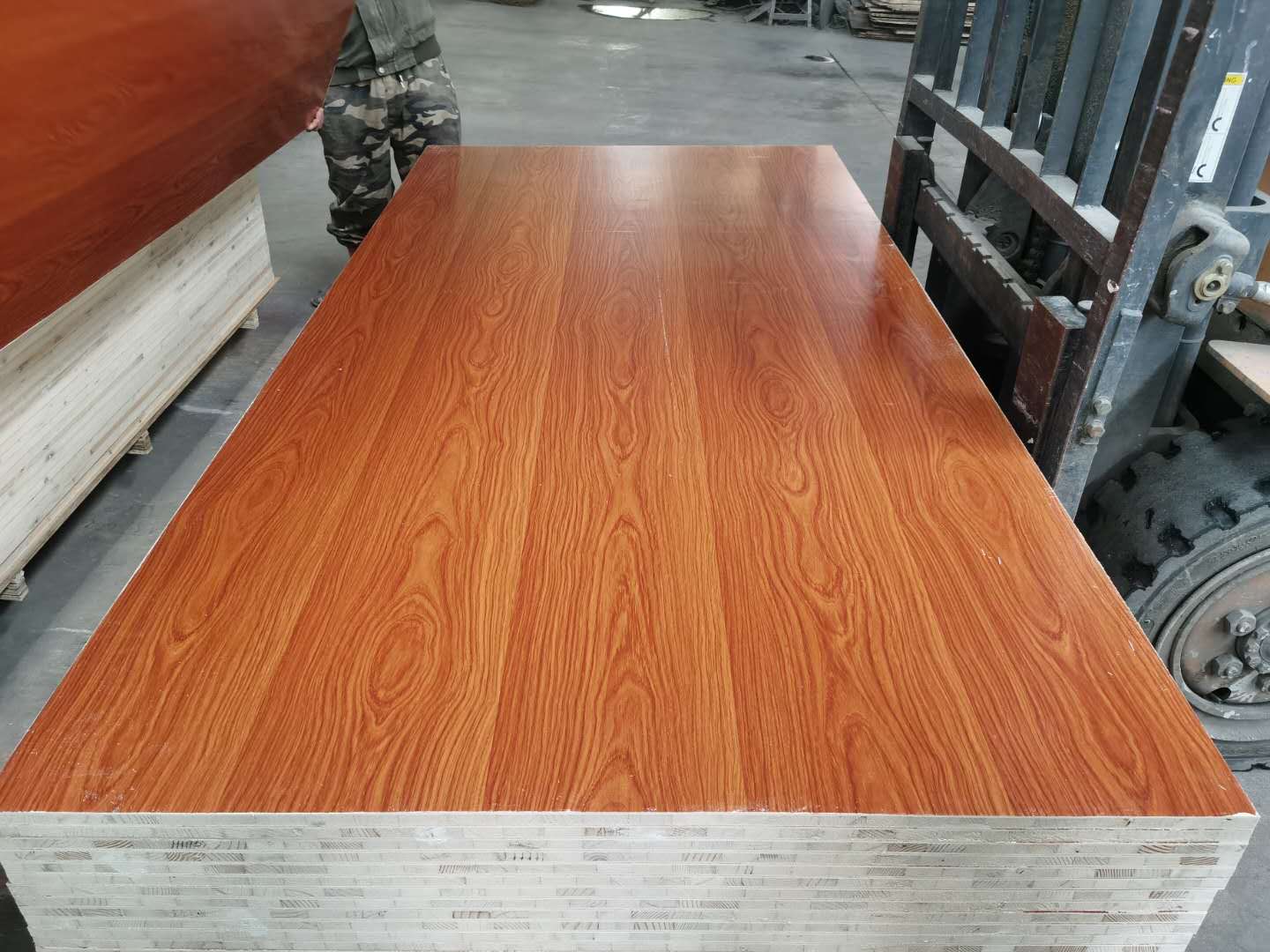 Block Board Laminate Pear Woodgrain Color